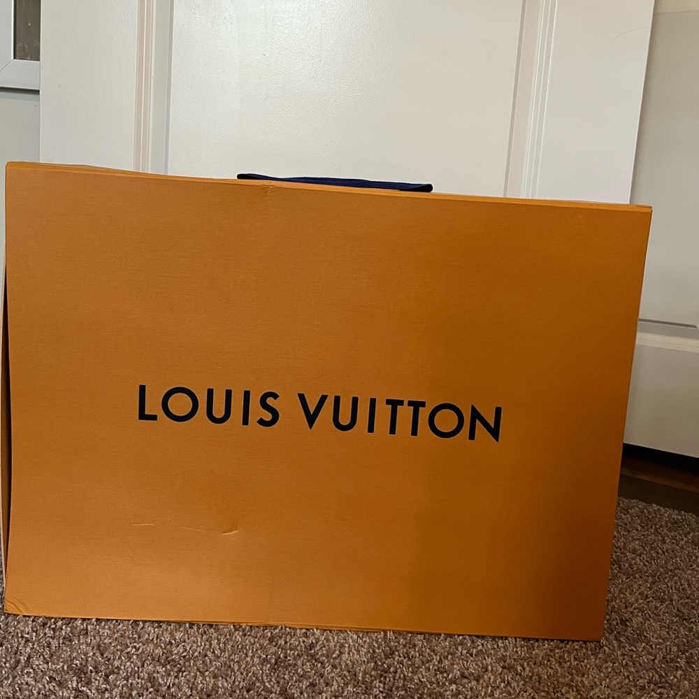 Authentic Louis Vuitton XL empty Box magnetic flap
